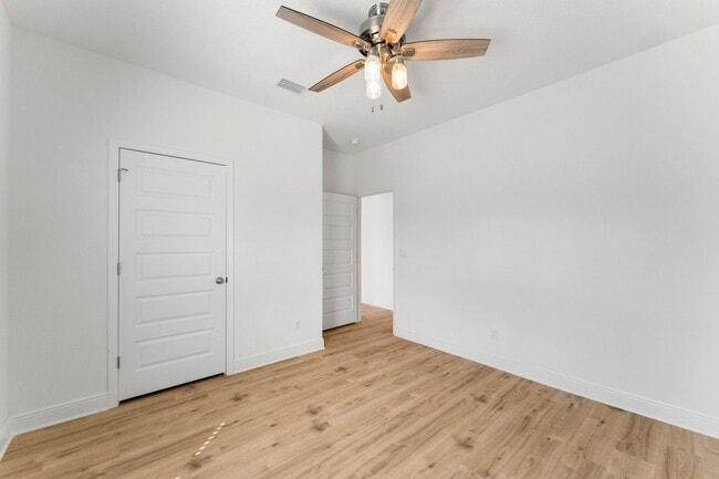 Building Photo - 115 Piper Cv