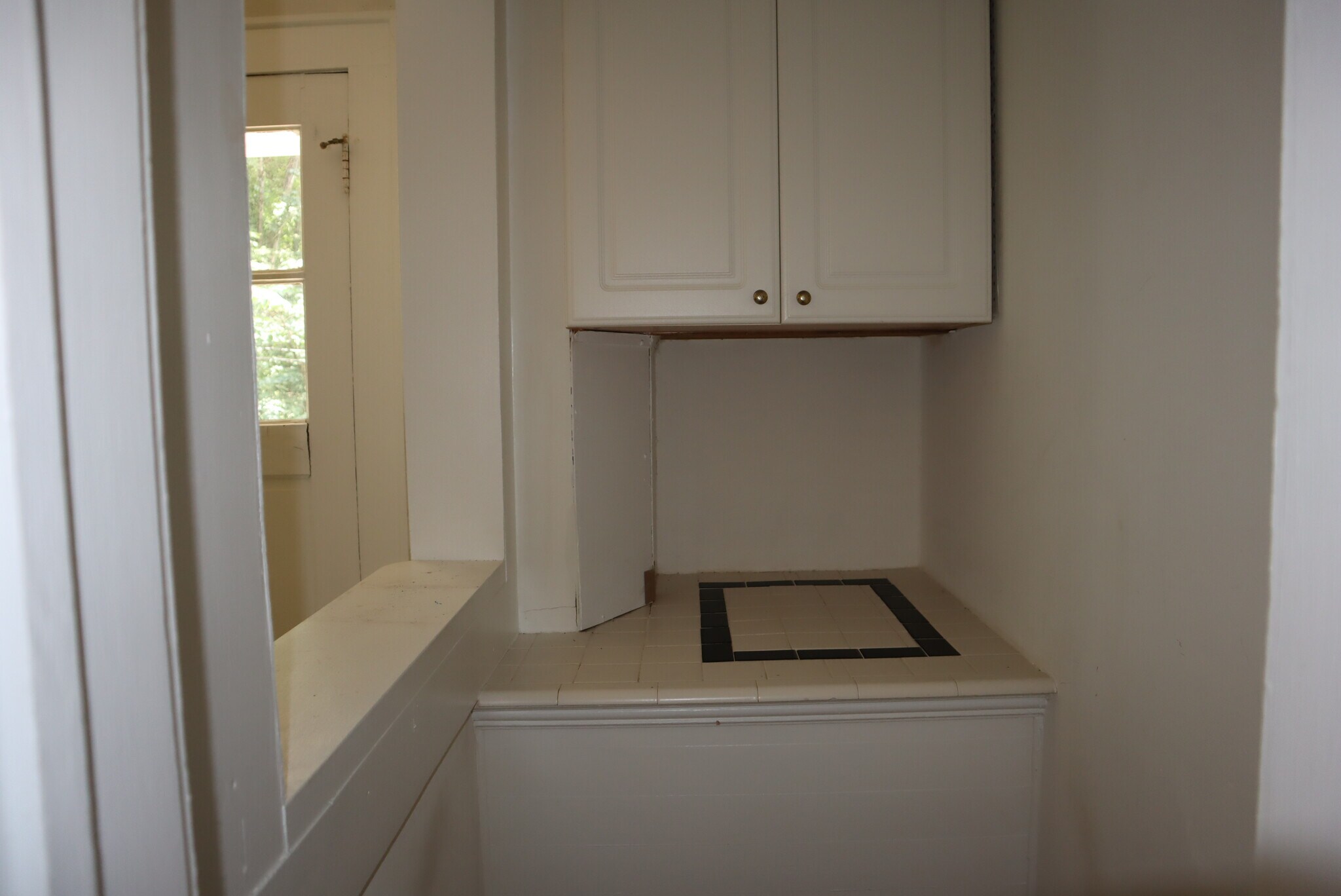 Extra kitchen storage - 444 Burlington Rd NE