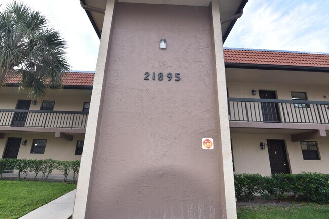 Building Photo - 21895 Lake Forest Cir
