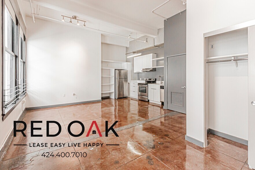 Building Photo - 430 S Broadway