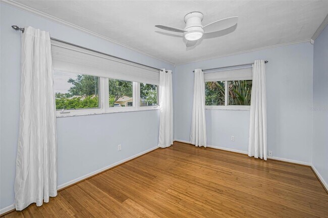 Building Photo - 1387 Hill Dr