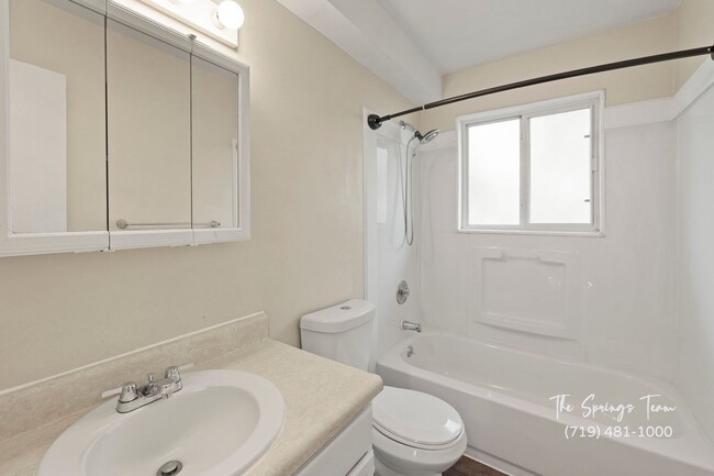 Building Photo - La Jolla 2BD Two-Story Townhome convenient...
