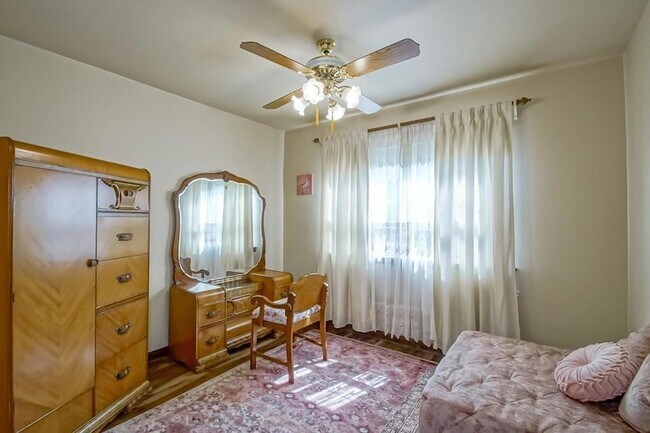 Building Photo - 131 Kingston Dr