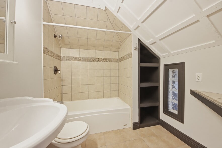 Building Photo - 767 Wager St