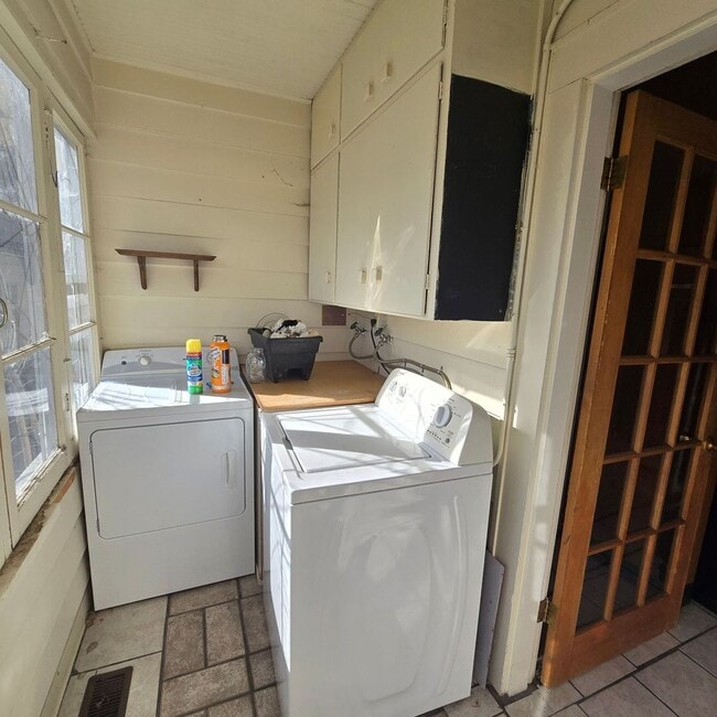 Building Photo - 2528 Hope St