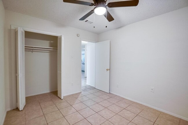 Building Photo - 10310 Little Pebble Dr