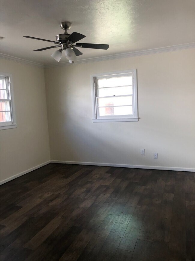 Building Photo - Beautiful updated home