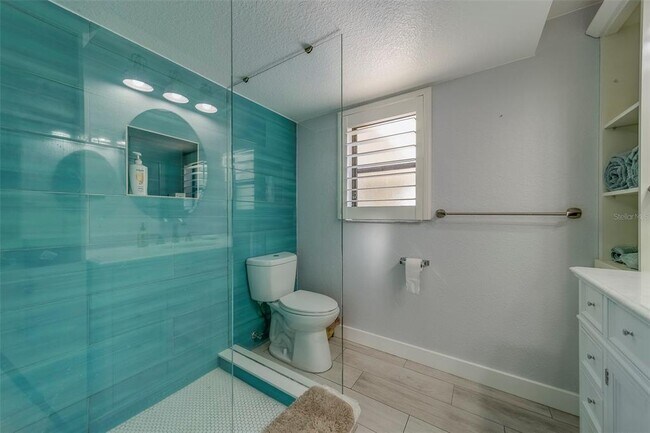Building Photo - 11650 Capri Cir S