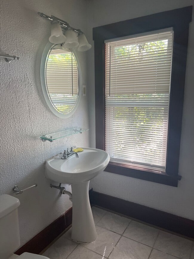 Building Photo - Pet Friendly 2BR House on Beloit's West Side