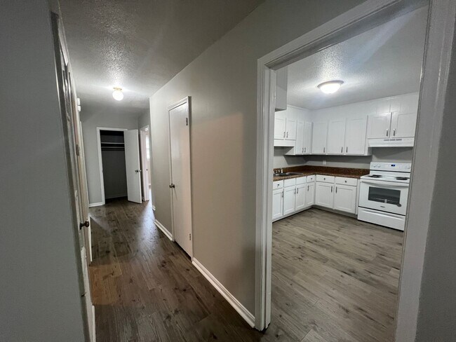 Building Photo - 3112 42nd Ave