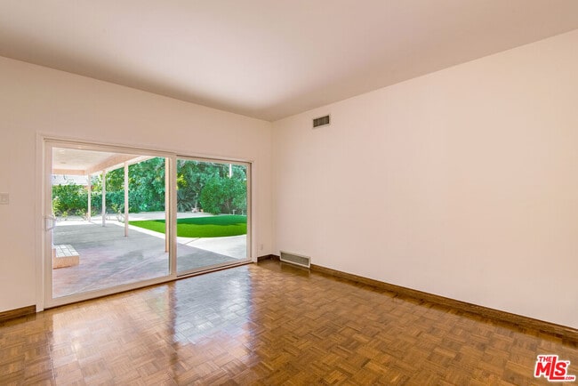 Building Photo - 13104 Magnolia Blvd