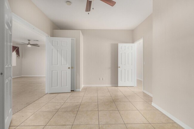 Building Photo - 14625 W Amelia Ave