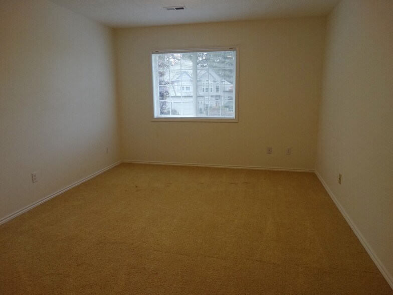 Building Photo - 16655 SW Springwater Ct