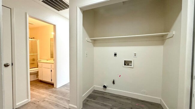 Building Photo - 2447 Knowlwood Dr