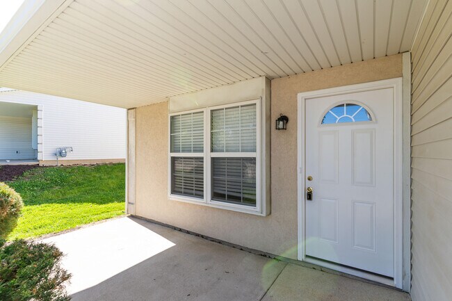 Building Photo - 2418 Northampton Dr