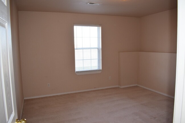 Building Photo - 4 bed / 3 bed Home with Gorgeous View!!!