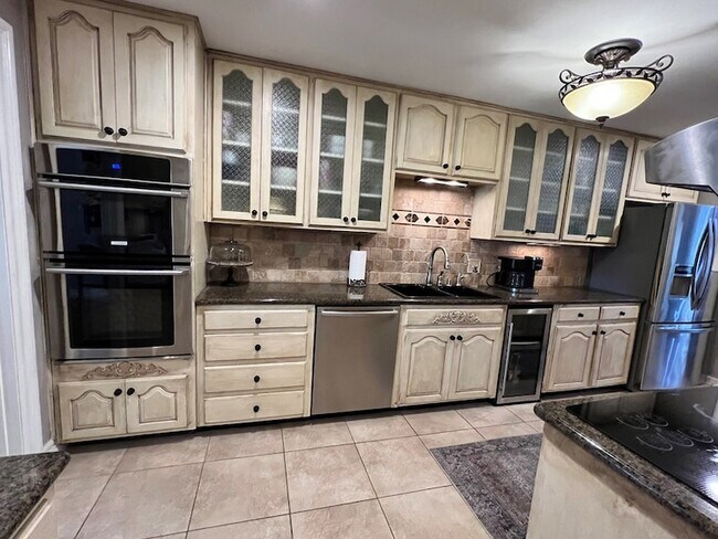 Building Photo - 37 Lafayette Pl