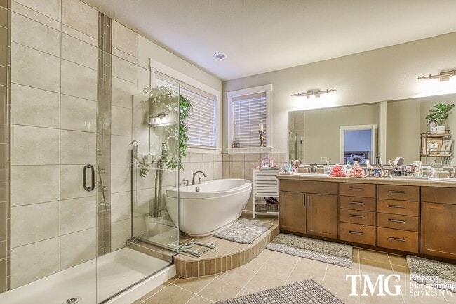 Building Photo - Spacious 4 BD Home with Private Backyard & Community Amenities!