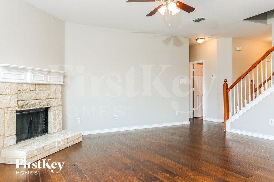 Building Photo - 1746 Summerwood Ln