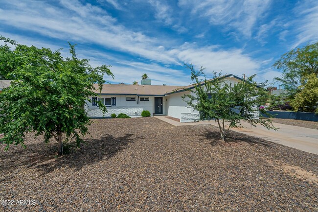 Building Photo - 3232 E Emile Zola Ave