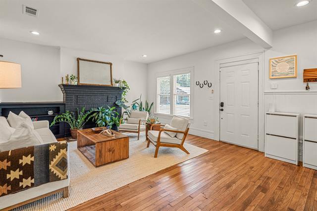 Building Photo - 2200 Hurley Ave