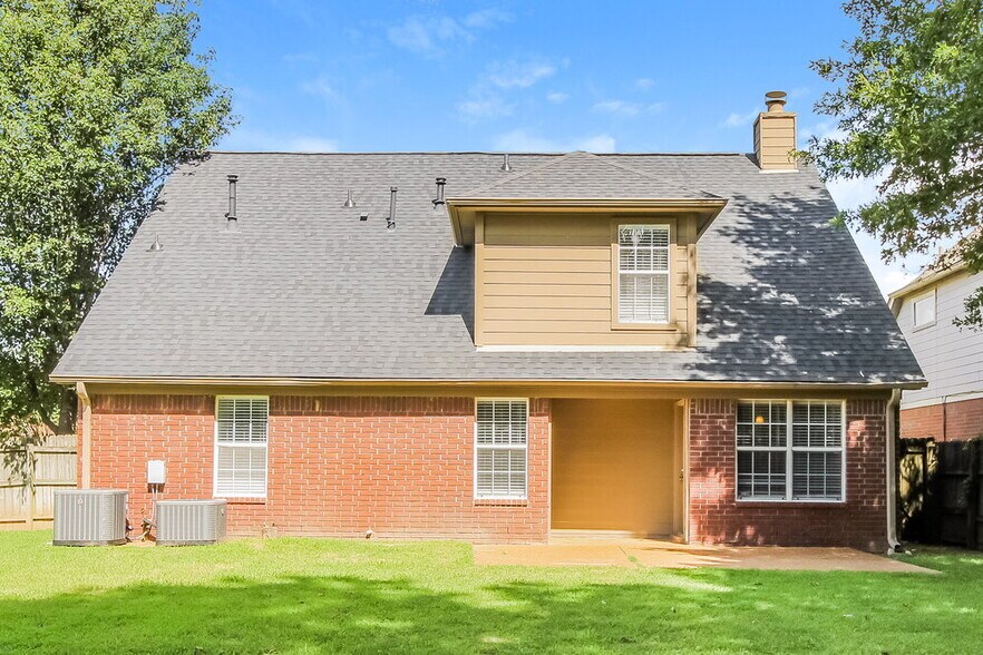 Building Photo - 2362 Oak Springs Dr