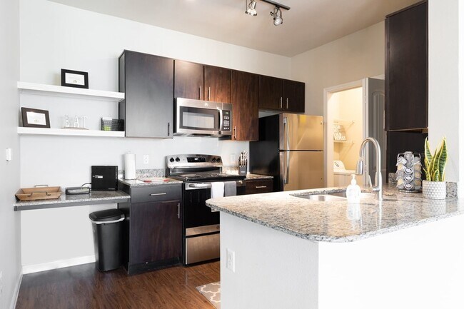 Building Photo - 22631 Colonial Pkwy