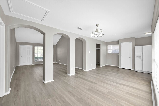 Building Photo - 2214 Shady Tree Ln