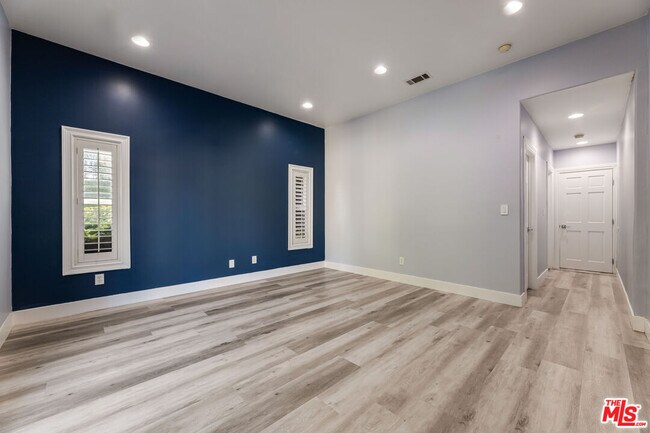 Building Photo - 1112 S Highland Ave