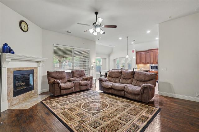 Building Photo - 2412 Lynbridge Dr