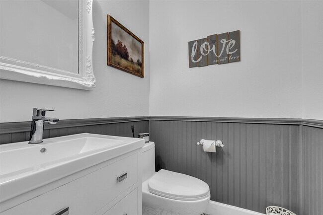 Building Photo - 211 Maple Path Pl