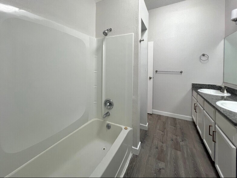 Building Photo - 3903 Smoke Tree Dr