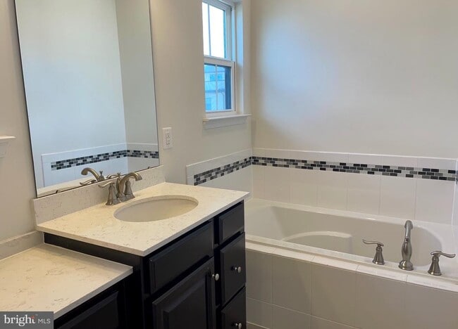 Building Photo - 43373 Southland St