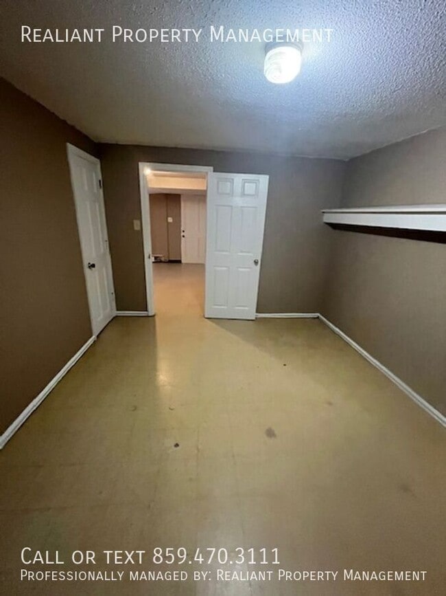 Building Photo - 310 Locust Heights