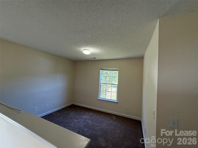 Building Photo - 3327 Buckvalley Dr