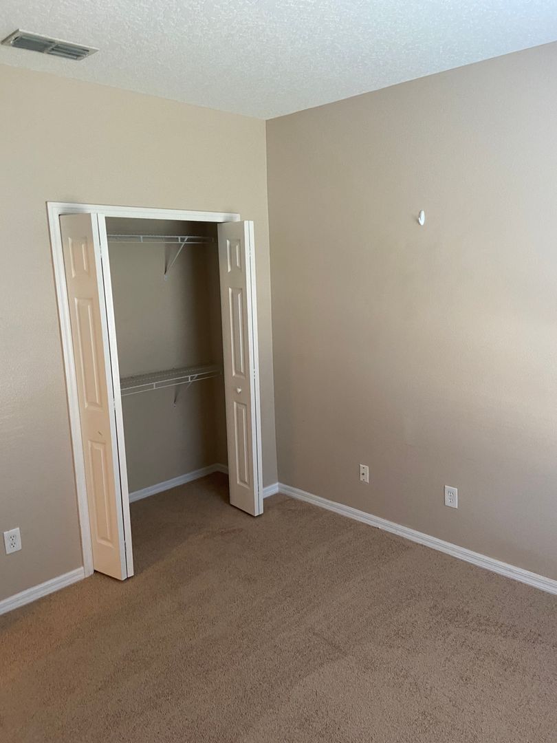 Building Photo - 628 Madina Cir