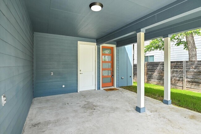 Building Photo - 1202 Cometa St