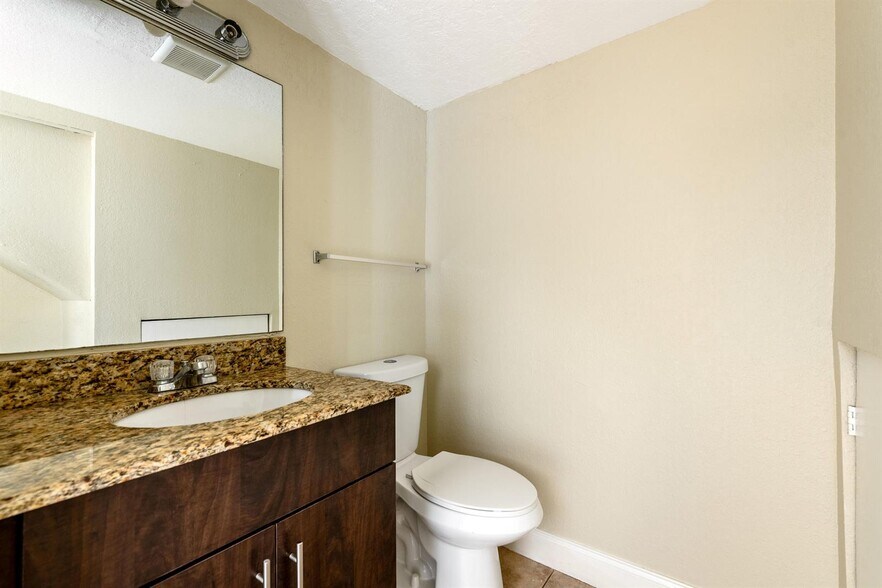 Building Photo - 2471 Waterside Dr