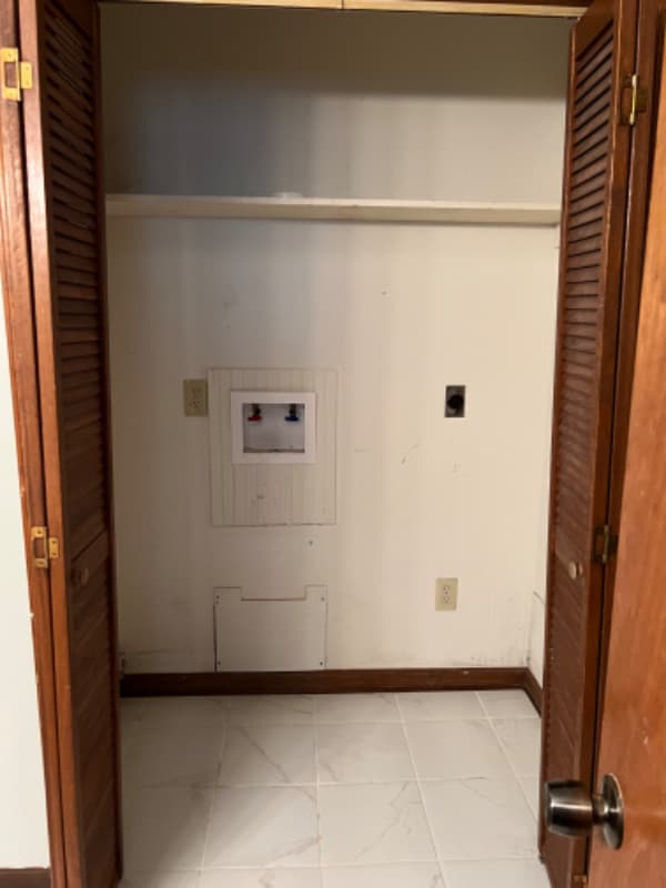 Building Photo - 284 Knoll Dr