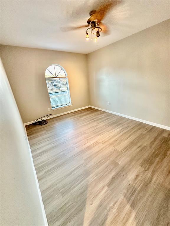 Building Photo - 1102 Serenada Dr