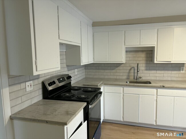 Building Photo - 59 Montowese St