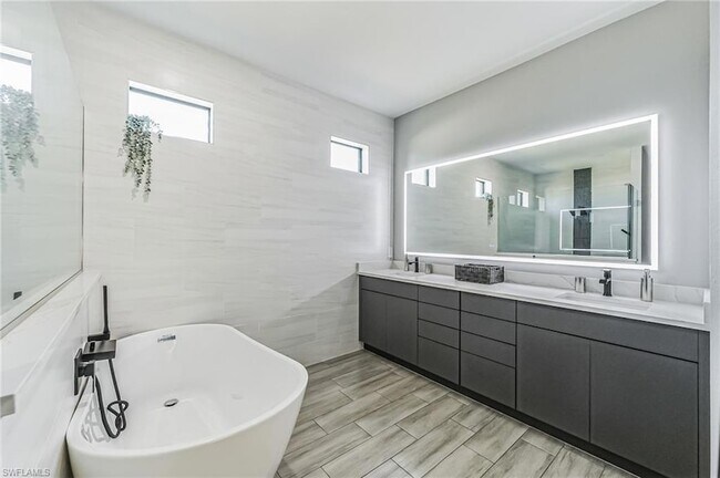 Building Photo - 4618 Catalina Ln