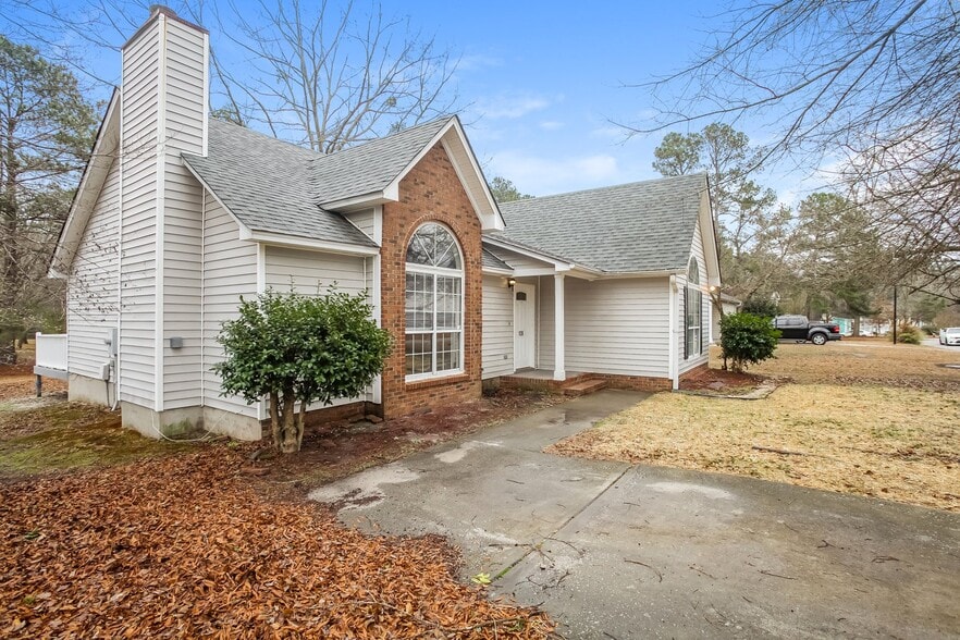 Building Photo - 128 Winslow Way