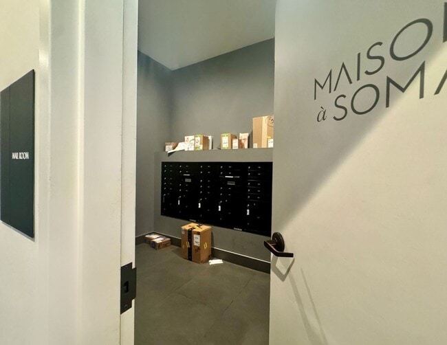 Building Photo - Maison à SOMA  |Secured Smart Access. Mode...