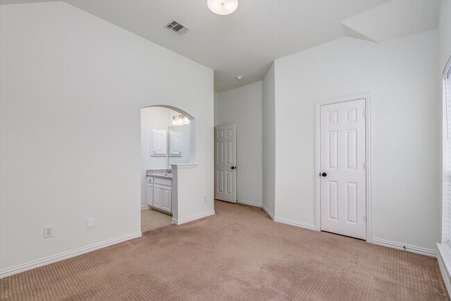 Building Photo - 5055 Navajo Dr