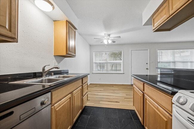 Building Photo - 2206 Mason St