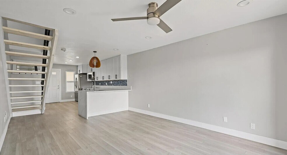 Building Photo - 1111 Seacoast Dr