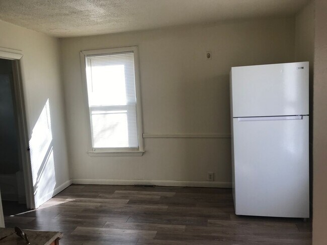 Building Photo - 4 Bedroom Single Family Home in Fairhaven