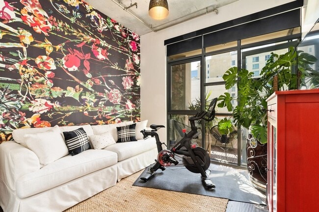 Building Photo - Modern Chic 2 bedroom at M2i