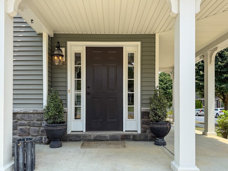 Building Photo - 900 Cadwell Ln